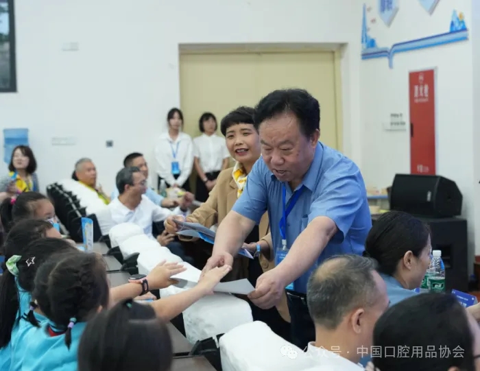 68bfcf91c8505.jpg 校园科普 + 行业研讨双轨并行 凝聚口腔健康守护力量-9.jpg